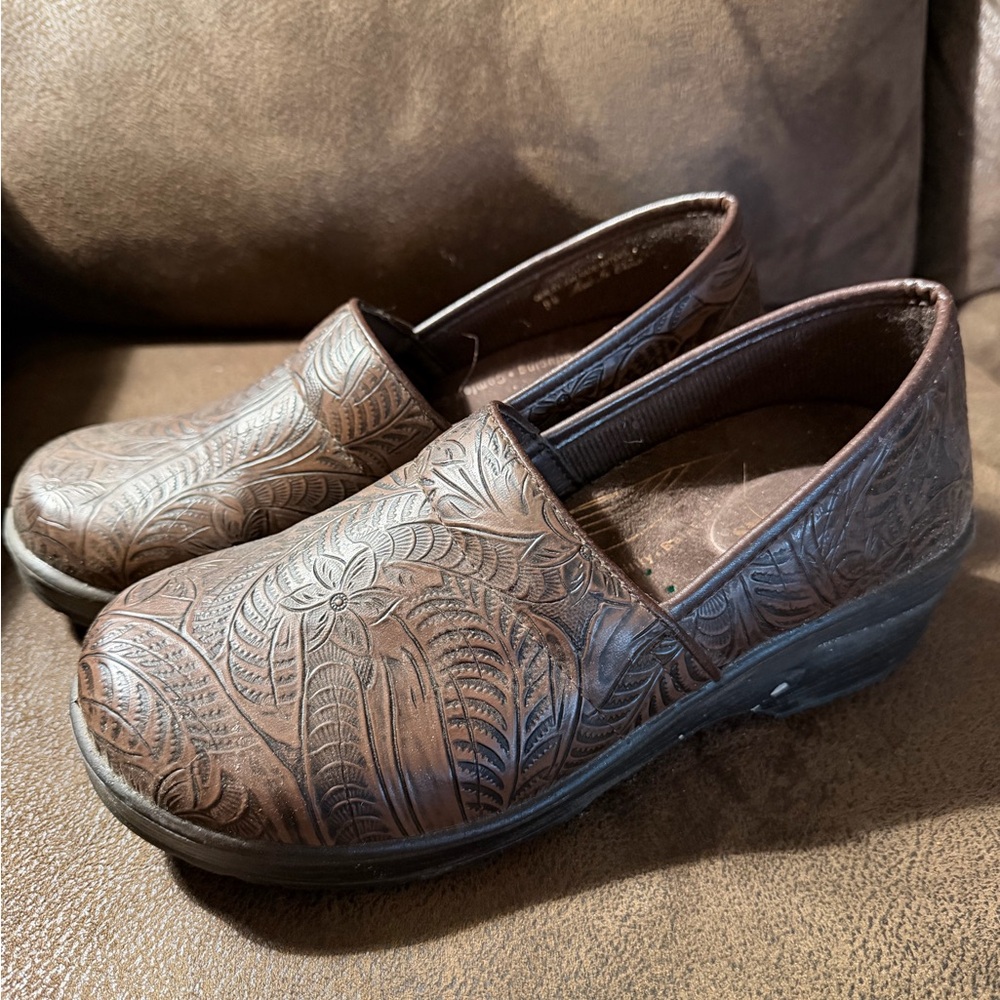 Easy Street Brown Embossed Mules